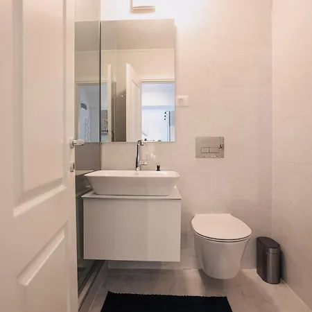 Nestone Apartment